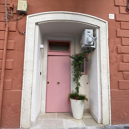 Quiet And Stylish - Bari City Center, Minutes To Station מראה חיצוני תמונה